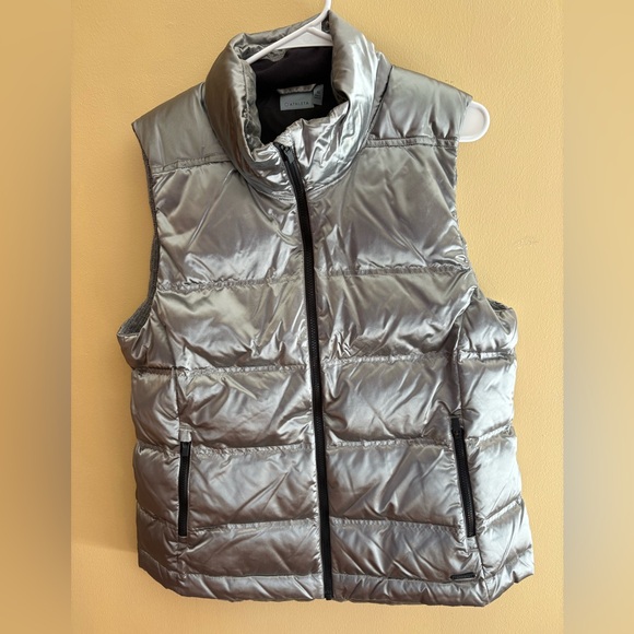 Athleta XL Metallic Silver Quilted Puffer Vest BARELY WORN - Picture 3 of 5